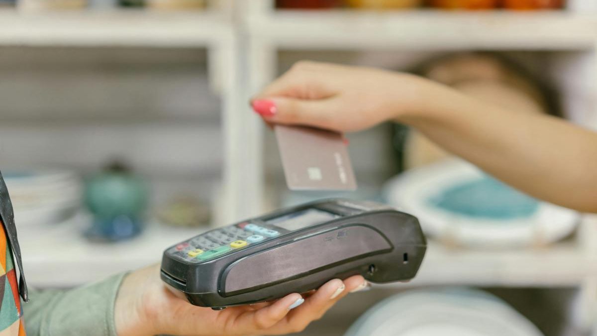 4 Payment Solutions for Small Businesses to Boost Growth